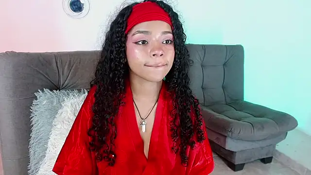 Snapshot of lucie_petite chatting on March 21, 9:34 pm lucie petite online show from March 21, 9:34 pm