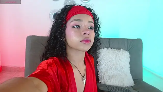 Snapshot of lucie_petite chatting on March 21, 6:29 pm lucie petite online show from March 21, 6:29 pm