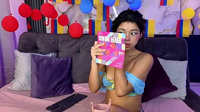 Snapshot of lucie_petite chatting on July 2, 6:25 pm lucie petite online show from July 2, 6:25 pm