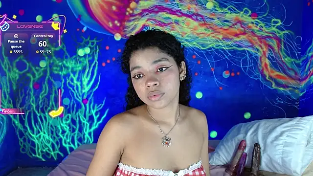 Snapshot of lucie_petite chatting on October 10, 6:20 pm lucie petite online show from October 10, 6:20 pm