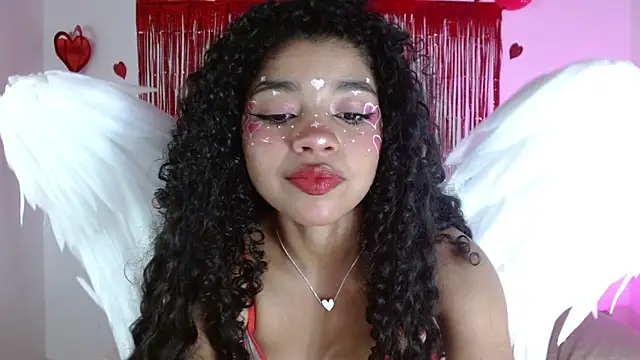 Snapshot of lucie_petite chatting on February 14, 7:23 pm lucie petite online show from February 14, 7:23 pm