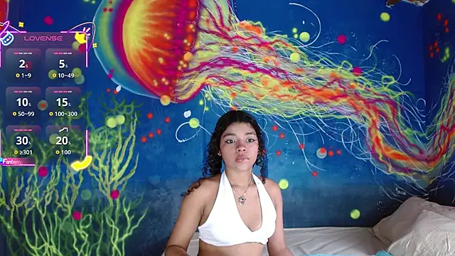 Snapshot of lucie_petite chatting on October 4, 6:20 pm lucie petite online show from October 4, 6:20 pm