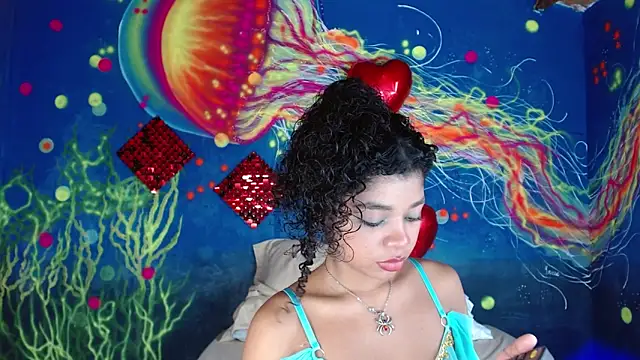 Snapshot of lucie_petite chatting on September 25, 6:36 pm lucie petite online show from September 25, 6:36 pm