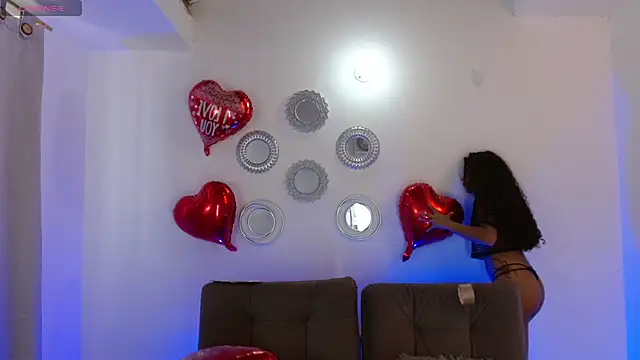 Snapshot of lucie_petite chatting on February 12, 6:40 pm lucie petite online show from February 12, 6:40 pm