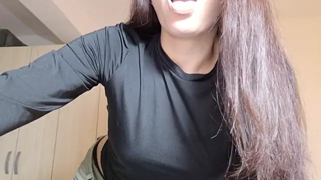 Snapshot of Andrewine89 chatting on June 8, 10:10 pm Andrewine89 online show from June 8, 10:10 pm