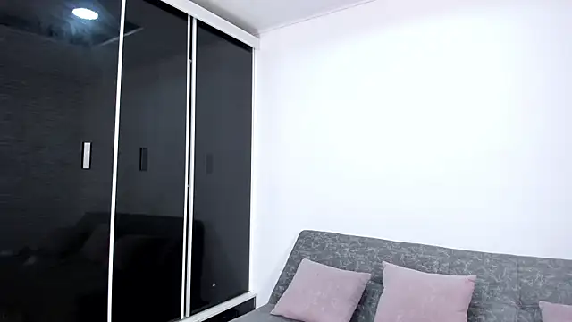 Snapshot of Alondra_Cutie chatting on November 8, 10:46 pm Alondra Cutie online show from November 8, 10:46 pm