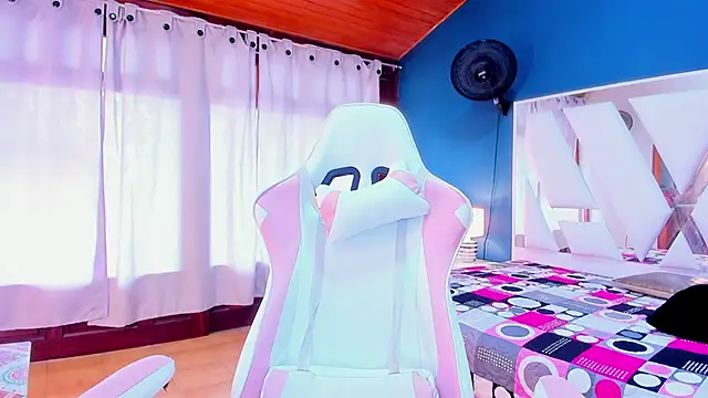 Snapshot of Alondra_Cutie chatting on March 11, 6:30 pm Alondra Cutie online show from March 11, 6:30 pm