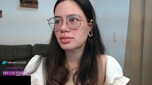 Snapshot of crystalll_room chatting on September 24, 2:51 am crystalll room online show from September 24, 2:51 am