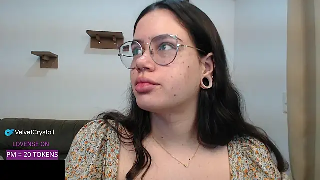 Snapshot of crystalll_room chatting on September 16, 2:56 am crystalll room online show from September 16, 2:56 am