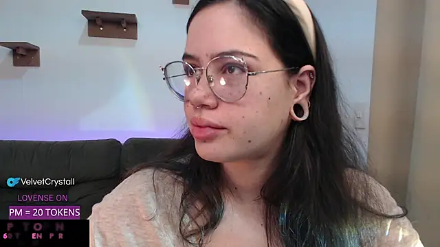 Snapshot of crystalll_room chatting on September 29, 7:15 am crystalll room online show from September 29, 7:15 am