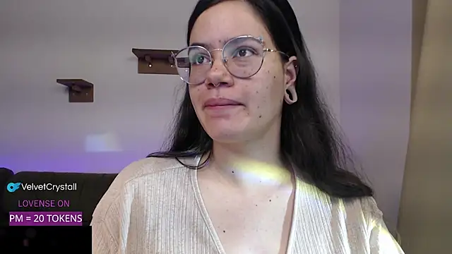 Snapshot of crystalll_room chatting on November 8, 4:16 am crystalll room online show from November 8, 4:16 am