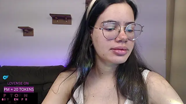 Snapshot of crystalll_room chatting on November 6, 5:11 am crystalll room online show from November 6, 5:11 am