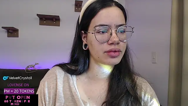 Snapshot of crystalll_room chatting on October 26, 7:31 am crystalll room online show from October 26, 7:31 am