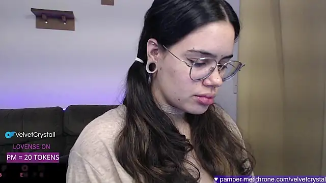 Snapshot of crystalll_room chatting on November 28, 1:39 am crystalll room online show from November 28, 1:39 am