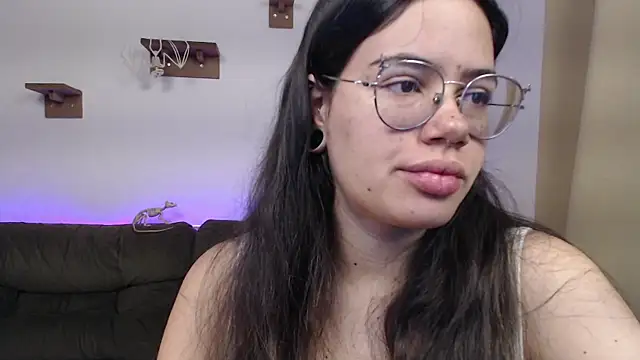 Snapshot of crystalll_room chatting on October 28, 6:01 am crystalll room online show from October 28, 6:01 am