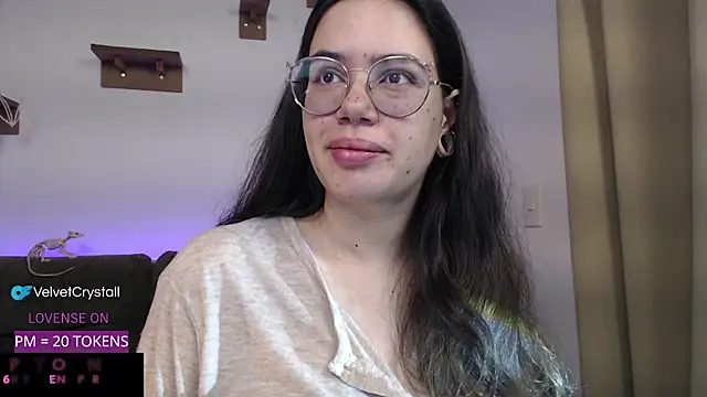 Snapshot of crystalll_room chatting on October 19, 6:49 am crystalll room online show from October 19, 6:49 am