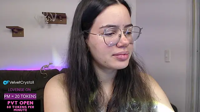 Snapshot of crystalll_room chatting on October 10, 6:58 am crystalll room online show from October 10, 6:58 am