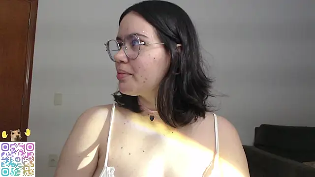 Snapshot of crystalll_room chatting on June 17, 12:54 am crystalll room online show from June 17, 12:54 am