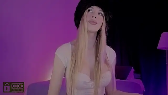 Snapshot of _TiffanyCo_ chatting on January 12, 3:52 pm TiffanyCo online show from January 12, 3:52 pm