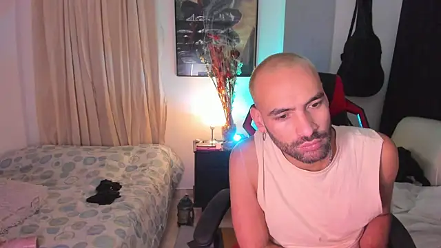 Snapshot of darkdesire_01 chatting on January 19, 11:21 pm darkdesire 01 online show from January 19, 11:21 pm