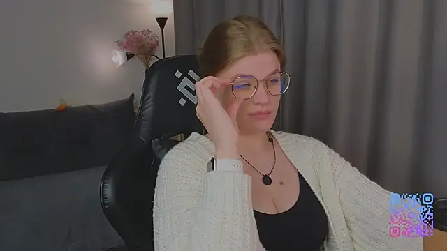 Snapshot of _JessieVibes chatting on June 23, 2:37 pm JessieVibes online show from June 23, 2:37 pm