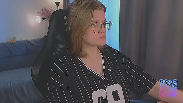 Snapshot of _JessieVibes chatting on June 20, 1:49 pm JessieVibes online show from June 20, 1:49 pm