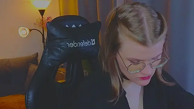  JessieVibes online show from April 4, 2:01 pm