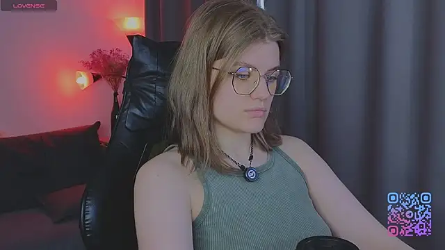 Snapshot of _JessieVibes chatting on June 6, 2:11 pm JessieVibes online show from June 6, 2:11 pm