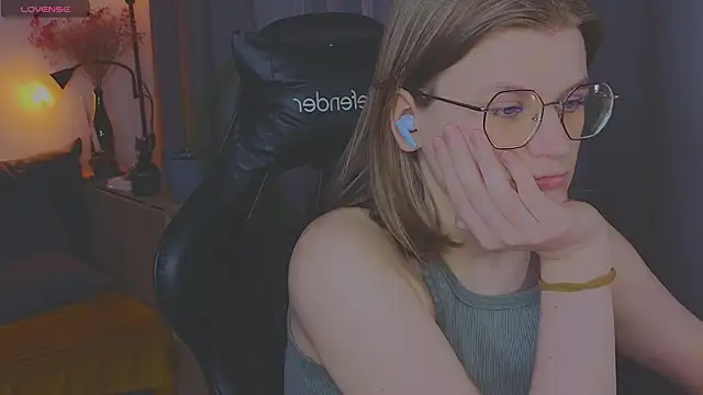  JessieVibes online show from April 19, 6:10 pm
