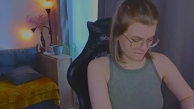  JessieVibes online show from April 18, 1:35 pm