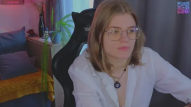  JessieVibes online show from May 17, 2:06 pm