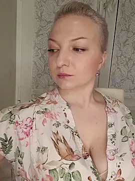 Snapshot of Anesteishen chatting on December 3, 4:57 am Anesteishen online show from December 3, 4:57 am