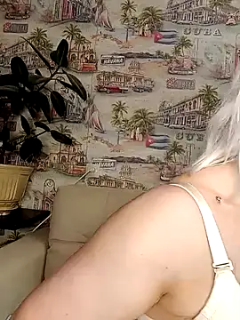 Snapshot of Anesteishen chatting on March 18, 7:01 am Anesteishen online show from March 18, 7:01 am