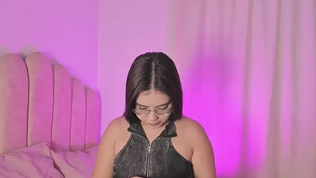 Marianagarcia01 online show from February 20, 10:12 pm