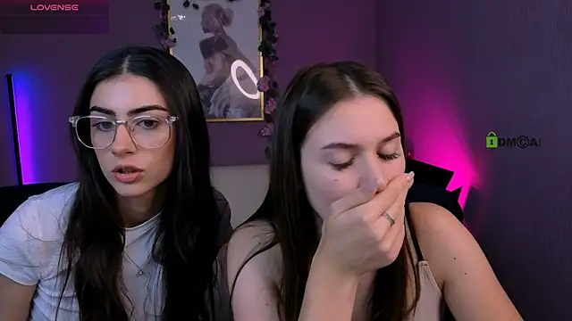 Snapshot of flora_ri chatting on October 16, 9:28 am flora ri online show from October 16, 9:28 am