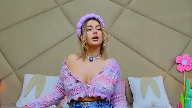 ChloeFrost online show from April 9, 5:20 am