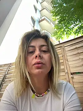 Snapshot of ChloeFrost chatting on June 14, 5:19 am ChloeFrost online show from June 14, 5:19 am