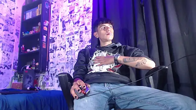 Snapshot of Mickey_Magic chatting on November 20, 4:24 am Mickey Magic online show from November 20, 4:24 am