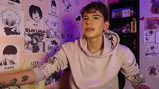 Snapshot of Mickey_Magic chatting on March 2, 5:01 am Mickey Magic online show from March 2, 5:01 am