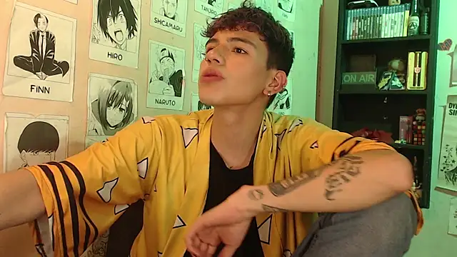 Snapshot of Mickey_Magic chatting on February 18, 10:47 pm Mickey Magic online show from February 18, 10:47 pm