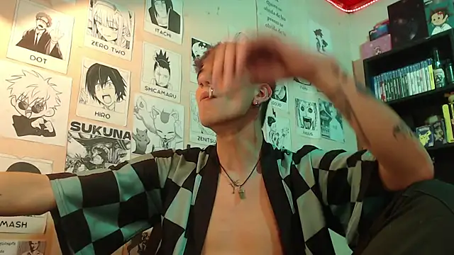 Snapshot of Mickey_Magic chatting on February 27, 5:29 am Mickey Magic online show from February 27, 5:29 am