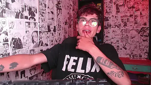 Snapshot of Mickey_Magic chatting on October 6, 4:35 am Mickey Magic online show from October 6, 4:35 am