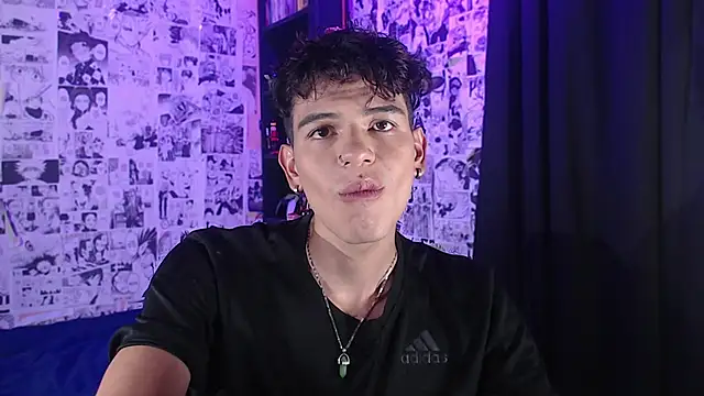 Snapshot of Mickey_Magic chatting on November 21, 5:28 am Mickey Magic online show from November 21, 5:28 am