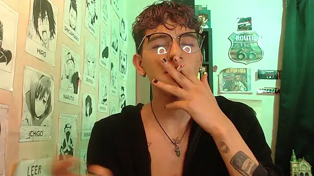 Snapshot of Mickey_Magic chatting on February 23, 5:01 am Mickey Magic online show from February 23, 5:01 am