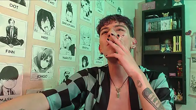 Snapshot of Mickey_Magic chatting on February 13, 6:41 am Mickey Magic online show from February 13, 6:41 am