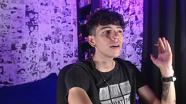 Snapshot of Mickey_Magic chatting on November 23, 4:11 am Mickey Magic online show from November 23, 4:11 am