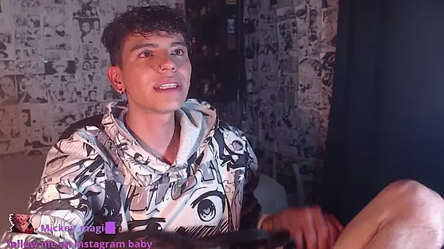 Snapshot of Mickey_Magic chatting on November 27, 4:35 am Mickey Magic online show from November 27, 4:35 am