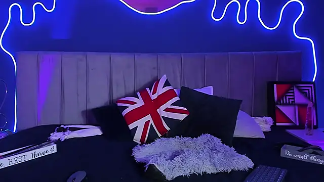 JeanneSabatier online show from February 1, 8:12 am