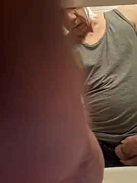 Snapshot of Speedyx0 chatting on February 28, 7:15 am Speedyx0 online show from February 28, 7:15 am