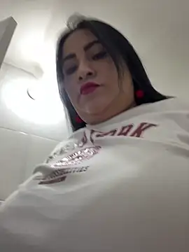 Miia Jazmin online show from May 5, 1:03 pm